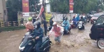 Akses Cimahi-Bandung Via Cimindi Sempat Terputus, Banjir Datang Setelah Hujan Lebat