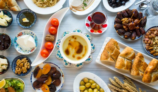 Keunikan Tradisi dan Kuliner Ramadhan di Indonesia: Warisan Budaya yang Penuh Makna